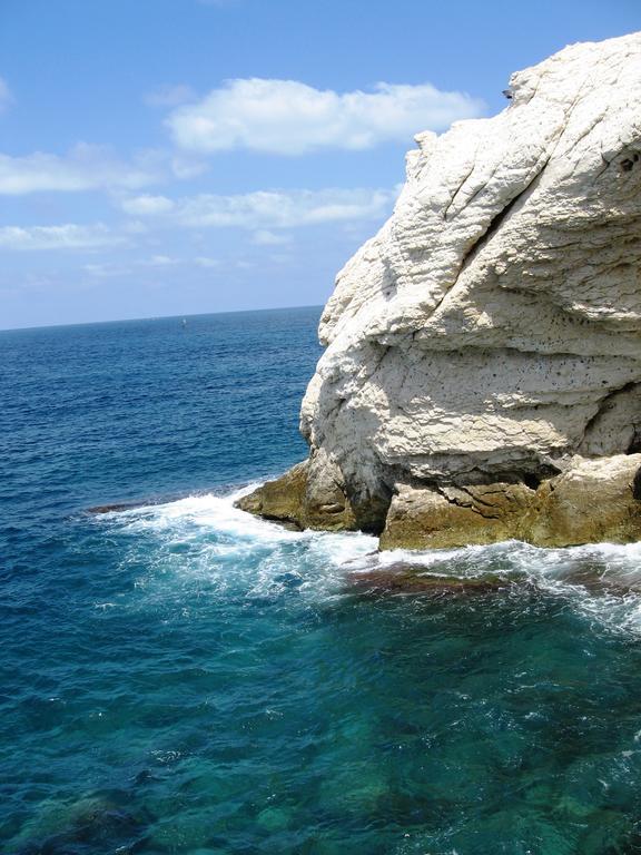 Ha-Aliya Sea View Apartment Nahariya Luaran gambar